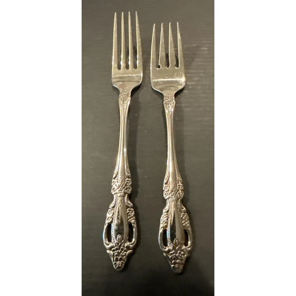 Oneida Raphael HH Distinction Deluxe Stainless Dinner Salad Fork Lot Of 2